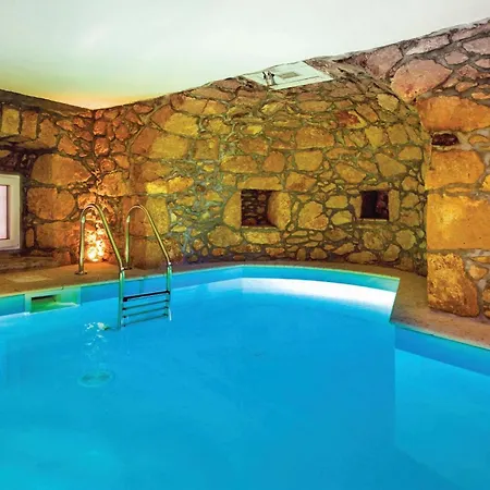 Holiday home 3 Bedroom Gorgeous In Moscenicka Draga