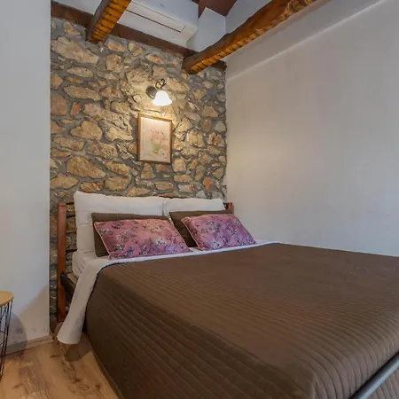 3 Bedroom Gorgeous In Holiday home Moscenicka Draga
