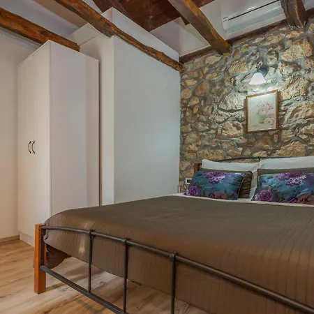 Holiday home 3 Bedroom Gorgeous In Moscenicka Draga