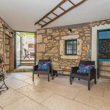 3 Bedroom Gorgeous In Nyaraló Mošćenička Draga
