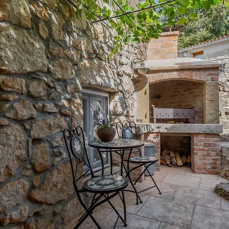 3 Bedroom Gorgeous In Holiday home Moscenicka Draga
